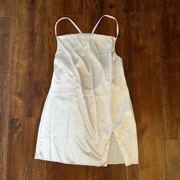 WHITE SILK MINI DRESS - Picture 1 of 3